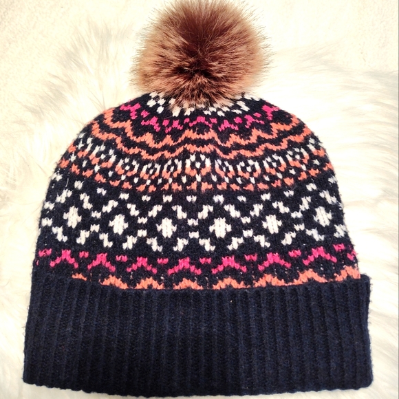 💐 EUC Cupcakes & Cashmere Fair Isle Ultra Soft Pom Pom Sweater Beanie, OSFA - Picture 1 of 6